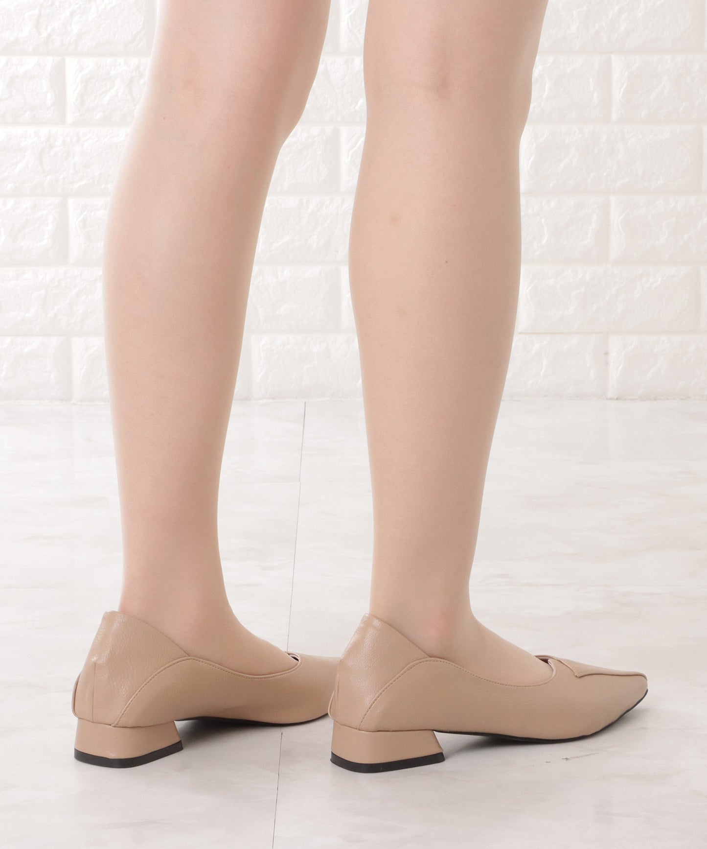 レザー調レイヤードローヒールパンプス