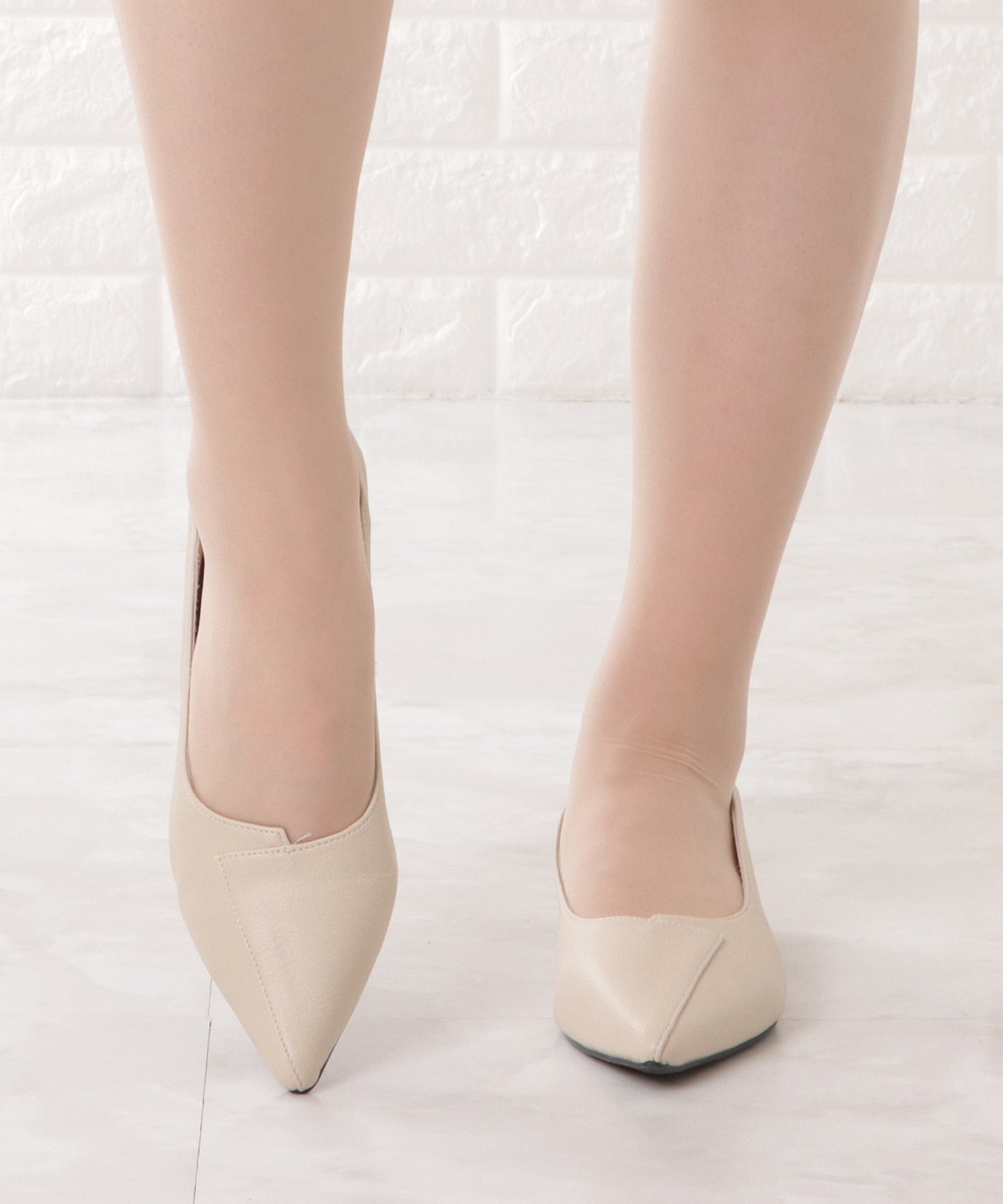 レザー調レイヤードローヒールパンプス