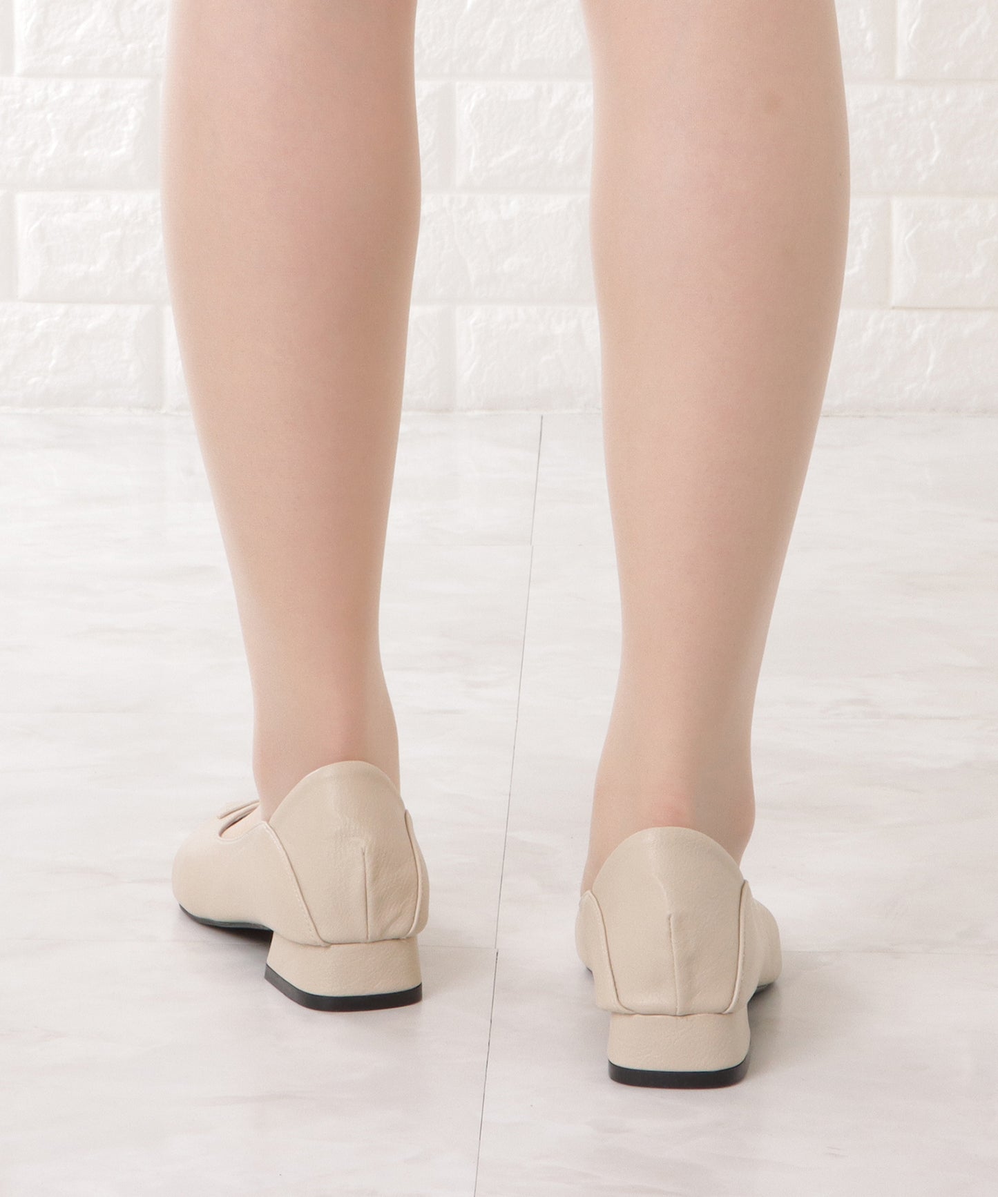 レザー調レイヤードローヒールパンプス