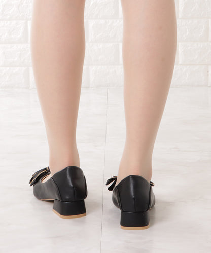 サテンリボン付きポインテッドパンプス