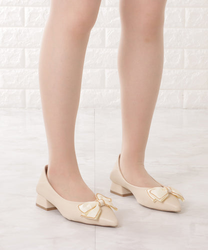 サテンリボン付きポインテッドパンプス