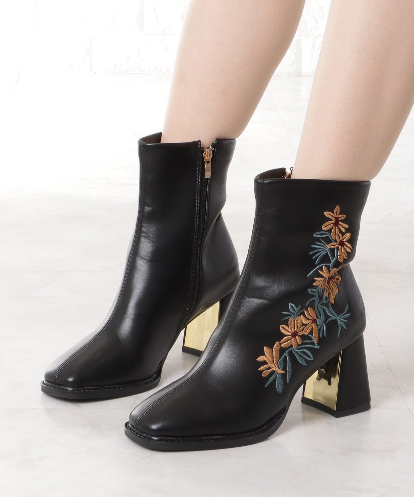 花柄刺繍チャンキーショートブーツ