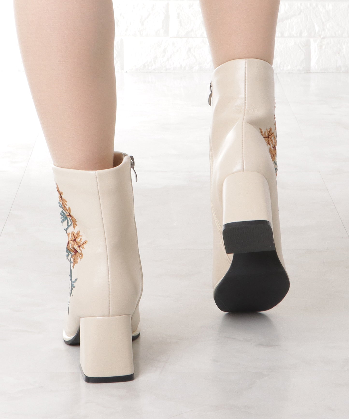 花柄刺繍チャンキーショートブーツ