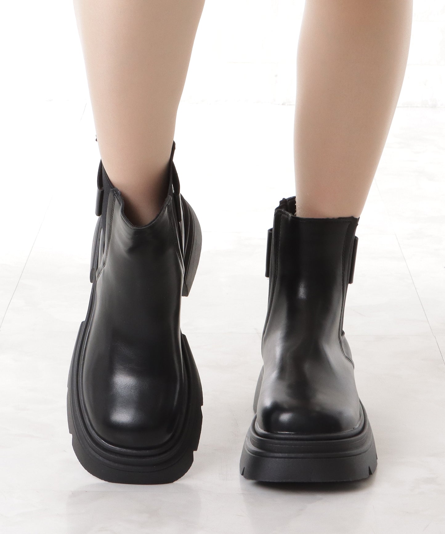 レザー調サイドゴア厚底ショートブーツ