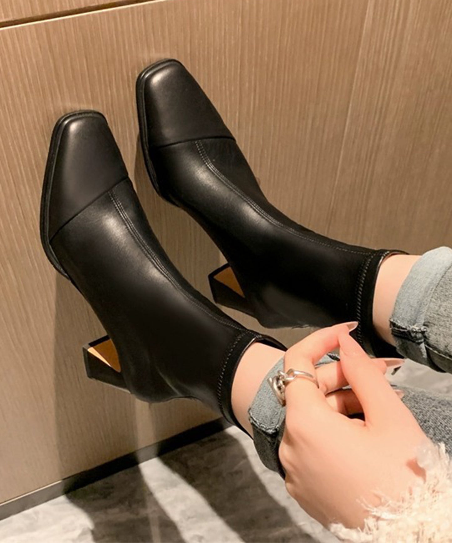 レザー調スクエアトゥセンターステッチショートブーツ