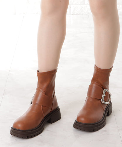 レザー調ビッグバックル付きトラックショートブーツ
