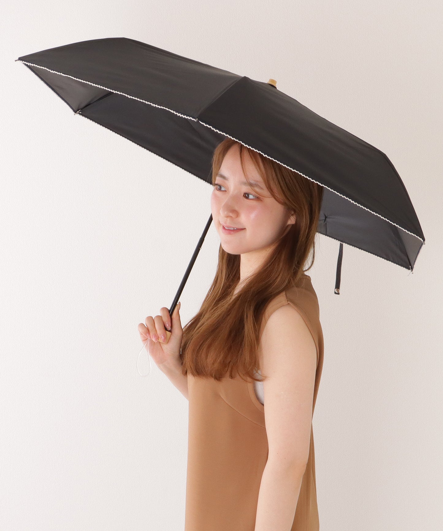 【雨晴兼用】ソリッドカラー ウッドハンドル スカラップ 折りたたみ傘