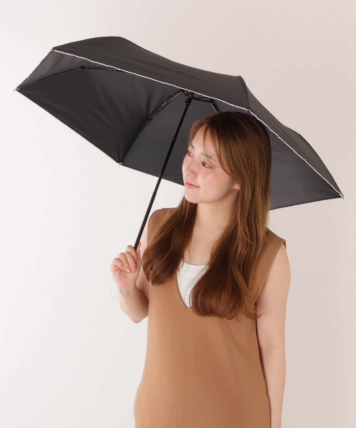 【雨晴兼用】ソリッドカラー ウッドハンドル スカラップ 折りたたみ傘