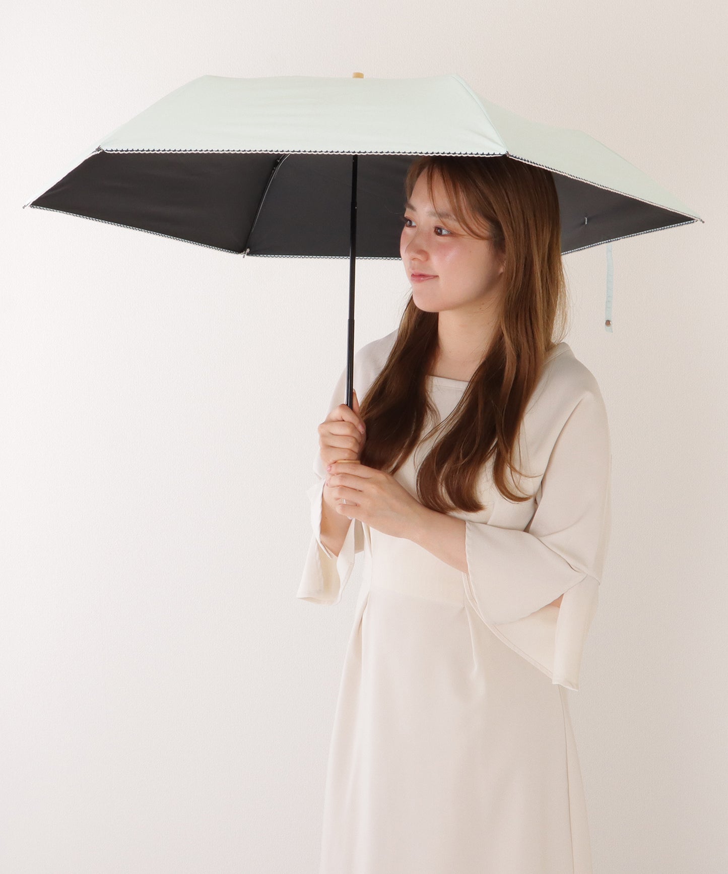 【雨晴兼用】ソリッドカラー ウッドハンドル スカラップ 折りたたみ傘