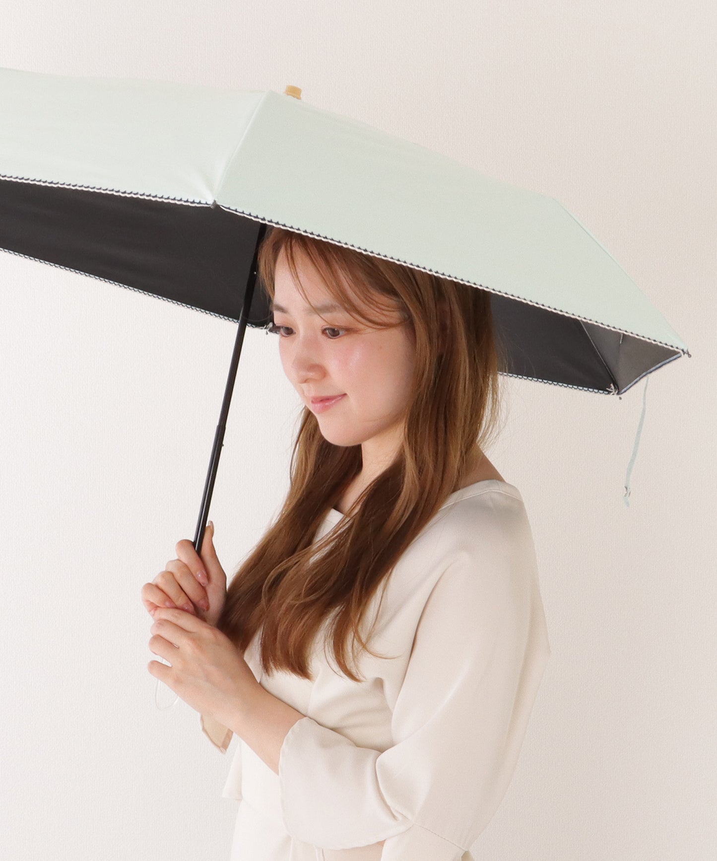 【雨晴兼用】ソリッドカラー ウッドハンドル スカラップ 折りたたみ傘