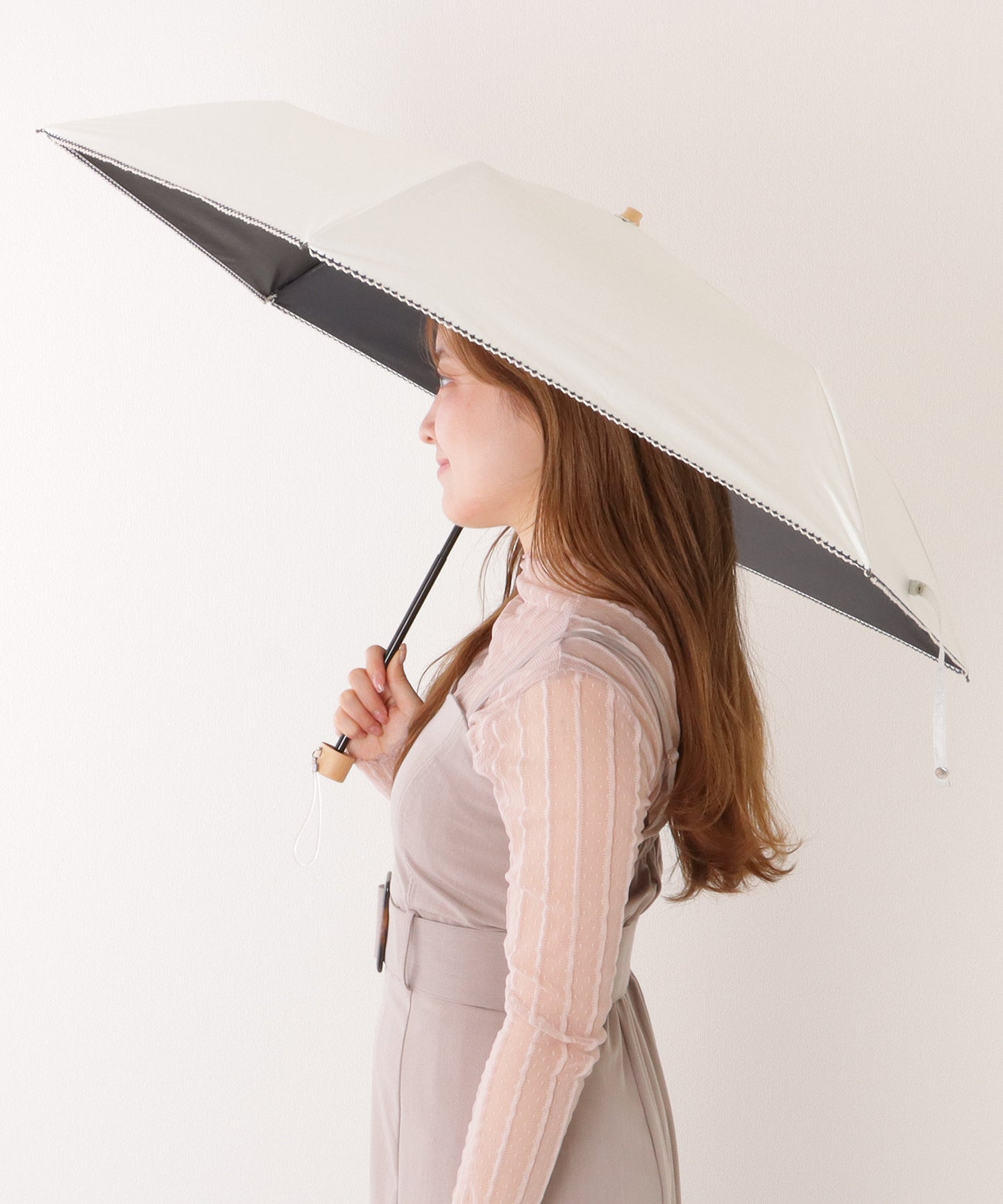 【雨晴兼用】ソリッドカラー ウッドハンドル スカラップ 折りたたみ傘