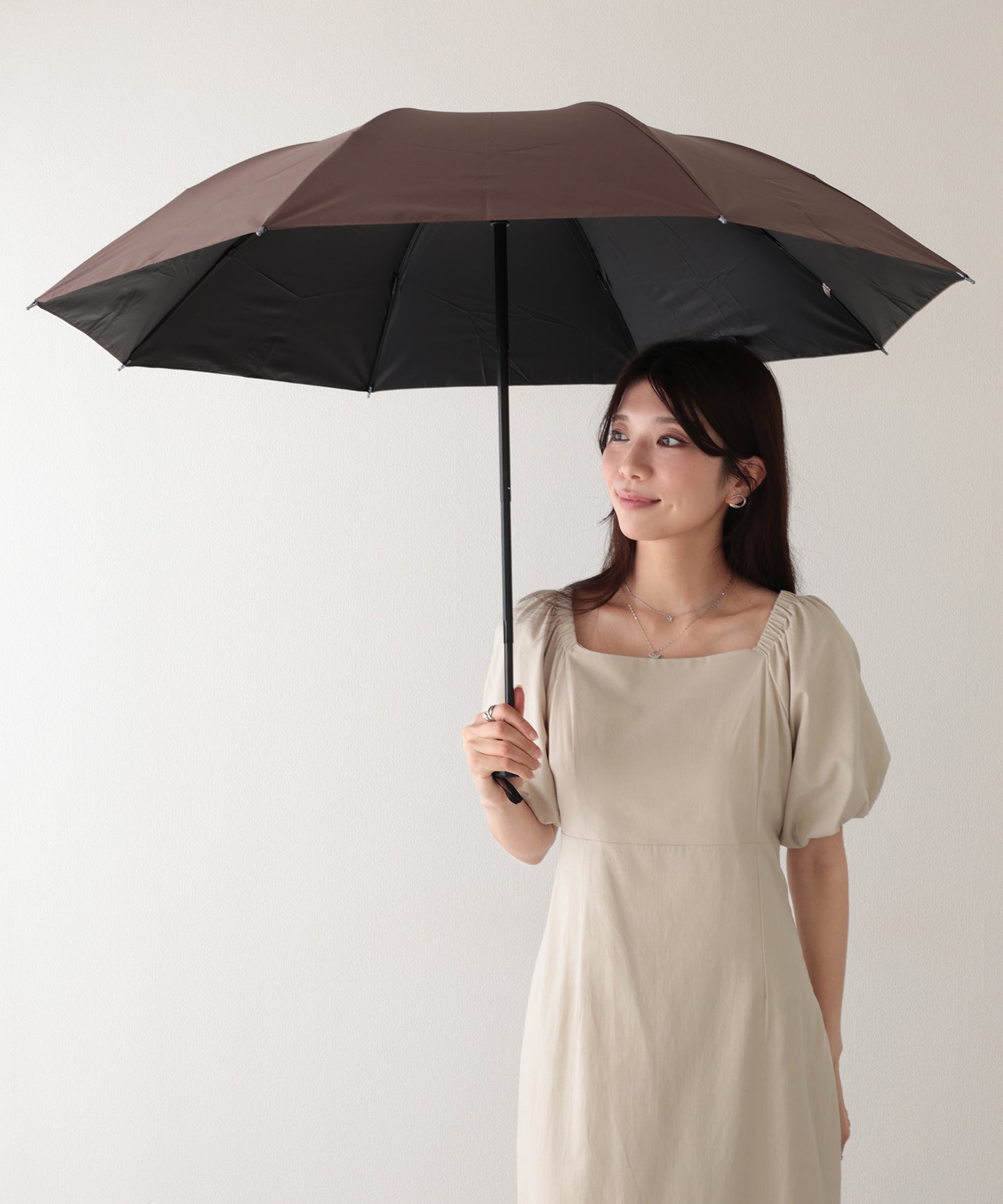 晴雨兼用 ソリッドカラー アルファベット ロゴ付き 折りたたみ傘