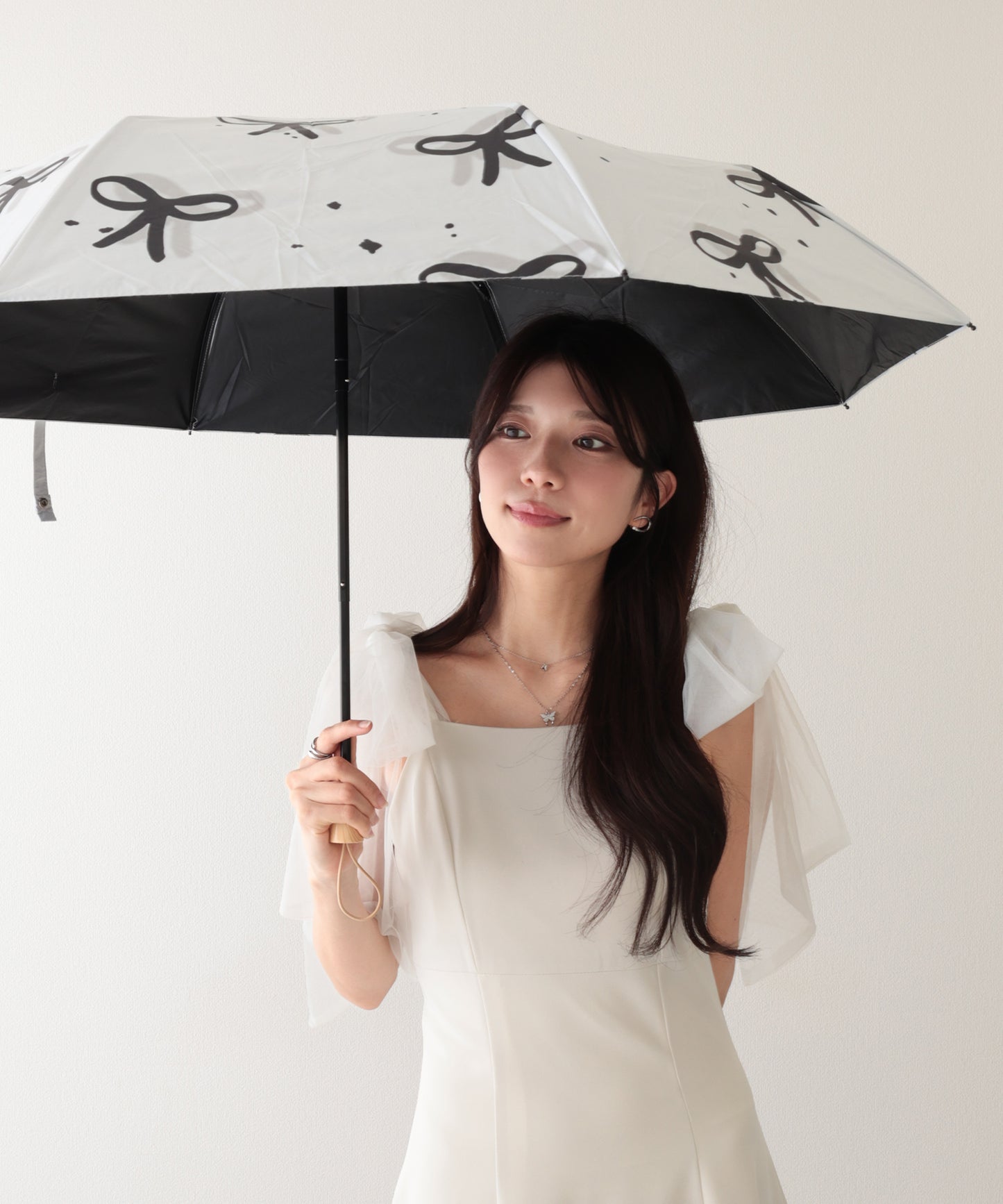 晴雨兼用 配色 リボン柄 ウッド調 ハンドル 折りたたみ傘