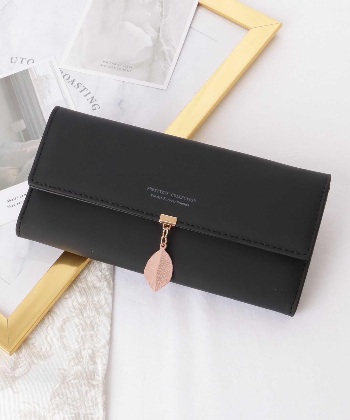 レザー調 リーフ モチーフ付き 三つ折り 長財布