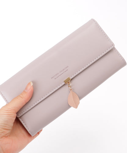 レザー調 リーフ モチーフ付き 三つ折り 長財布