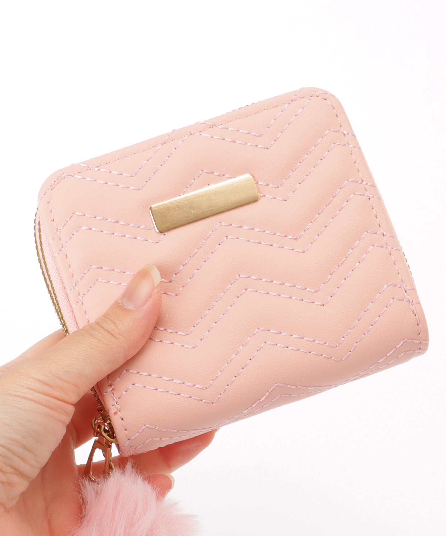 ファー チャーム付き ジグザグ ステッチ コンパクト ウォレット